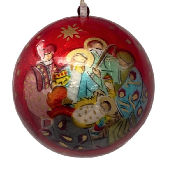 Nativity Lacquered Hand-made Painted Capiz Christmas Ornament - Picture 3 of 5